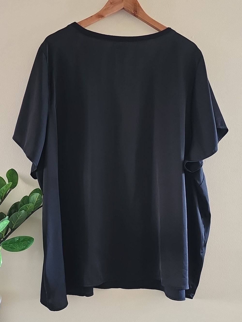 TORRID Satin Short Sleeve Top - BLACK SZ 4 - Picture 7 of 7